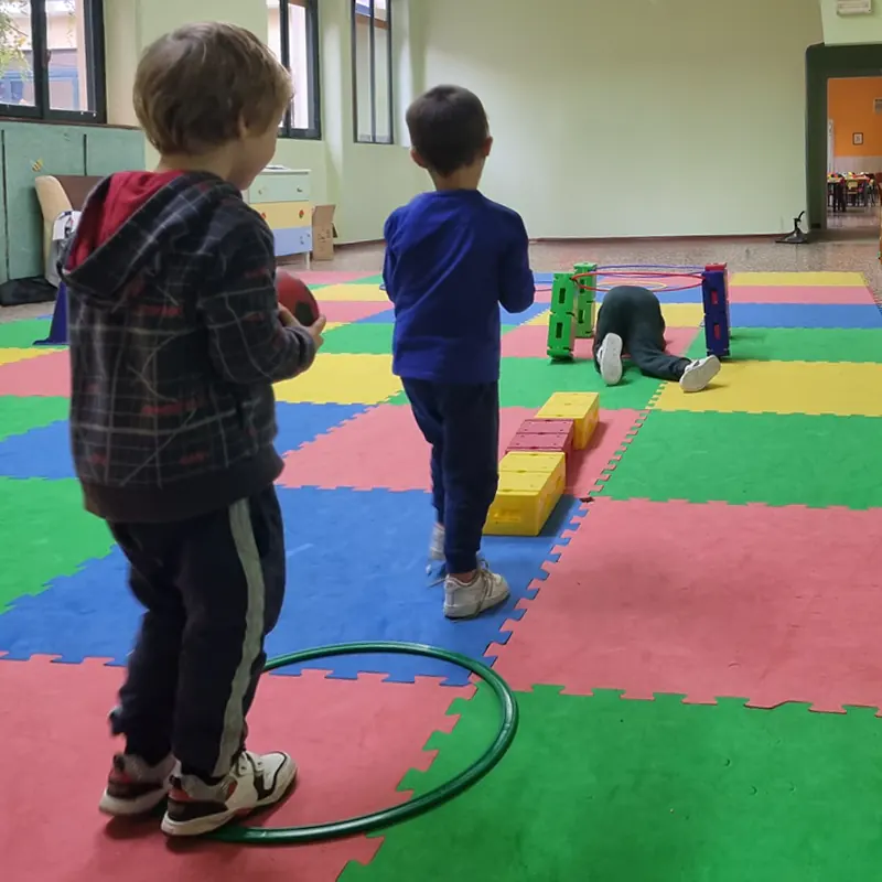 scuola-infanzia-ponti-sezione-primavera-attivita-psicomotricita scuola-infanzia-ponti-sezione-primavera-attivita-psicomotricita
